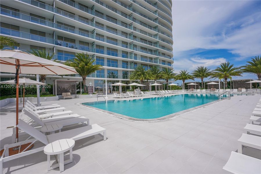 Condo located in Miami, FL showcasing its design and architecture (Image 30).