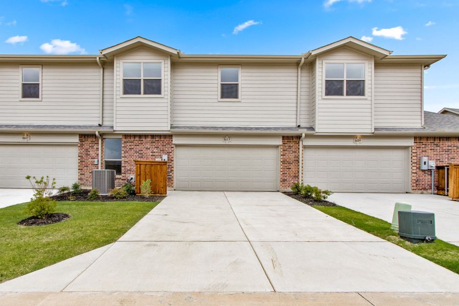 Front exterior of a new home in Cottonwood Creek, Rowlett, TX, highlighting curb appeal (Image 27). Front exterior of a new home in Cottonwood Creek, Rowlett, TX, highlighting curb appeal (Image 27).