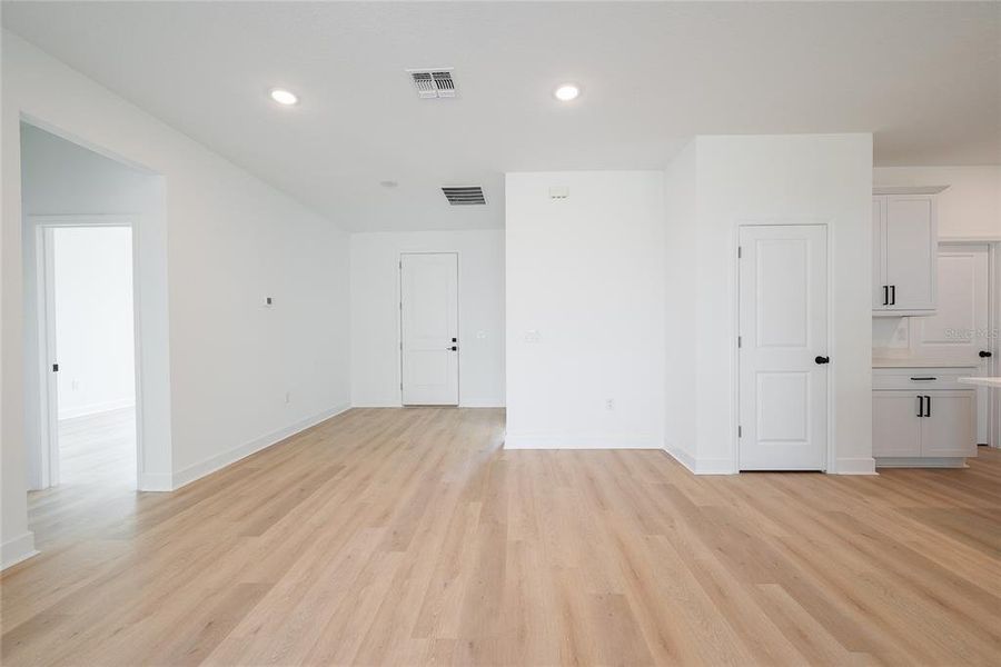 Spacious, unfurnished interior of a new home in , North Port (Image 18).