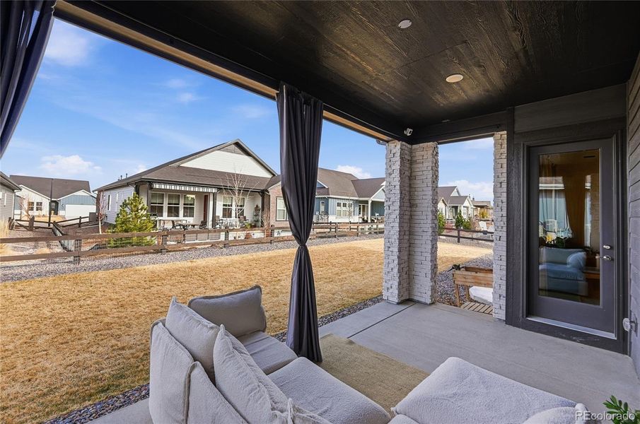 Fully Fenced Back Yard!