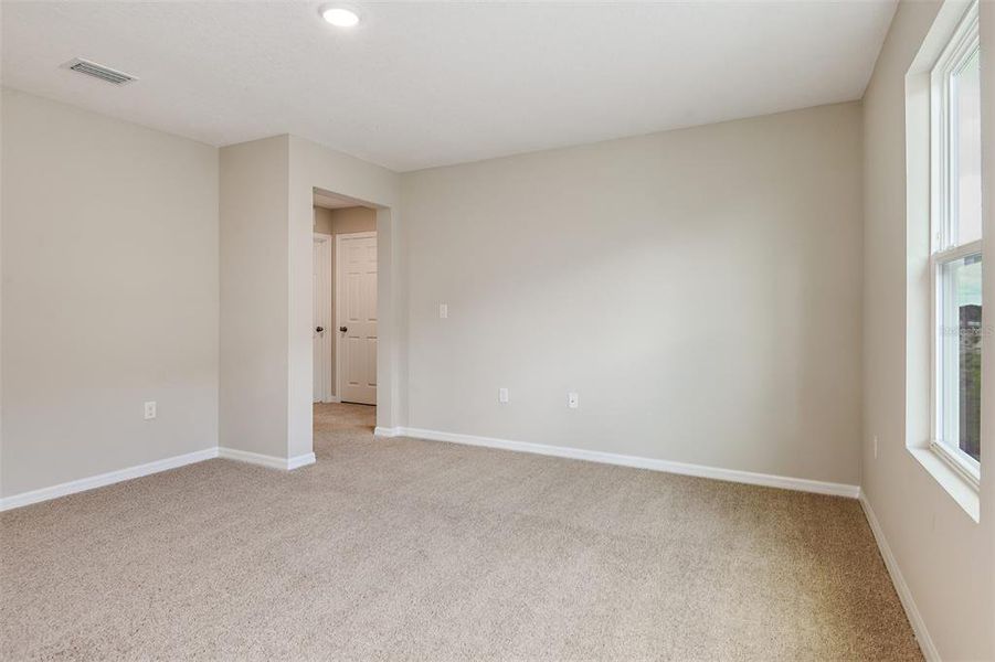 Spacious, unfurnished interior of a new home in Pasadena Ridge, Dade City (Image 18).