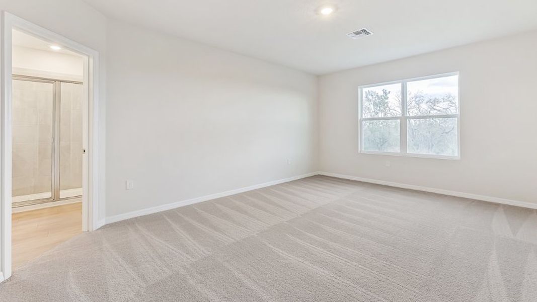 Representative unfurnished interior of a home built from the Jordyn II by D.R. Horton in Coddington, Bradenton (Image 18).