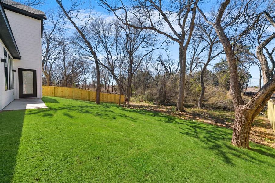 Exterior details and patio area of a home in , Glenn Heights (Image 19).