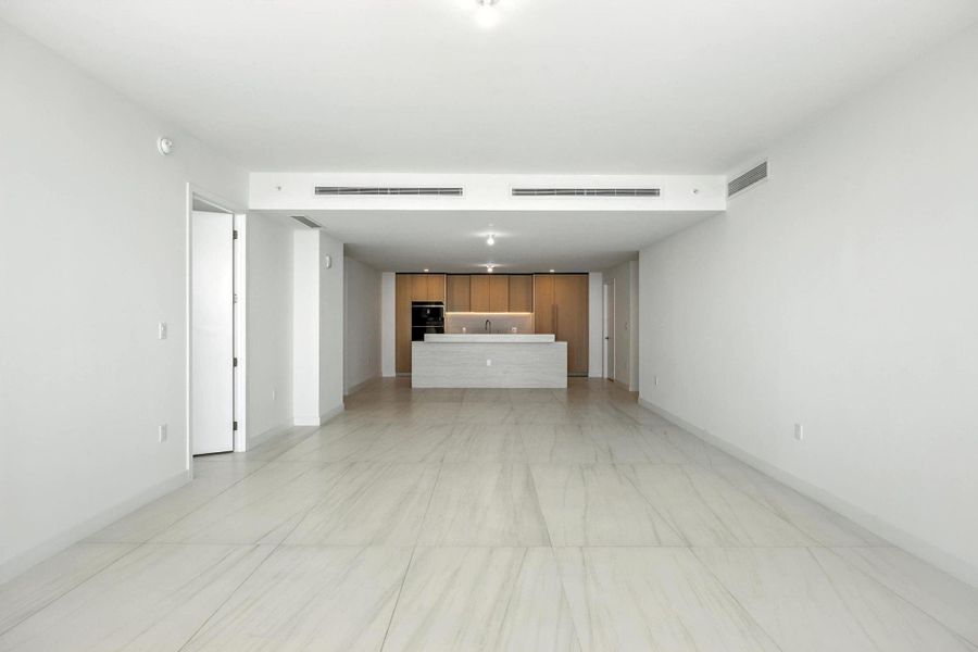 Spacious, unfurnished interior of a new home in Casamar, Pompano Beach (Image 23).