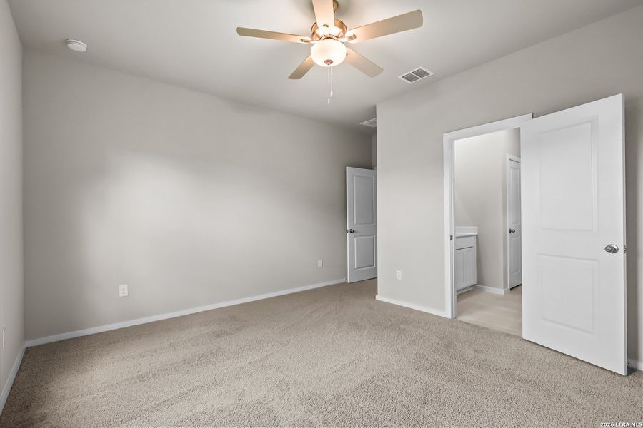 Spacious, unfurnished interior of a new home in Summerlin, San Antonio (Image 17).