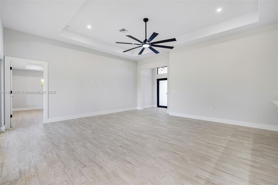 Spacious, unfurnished interior of a new home in , Lehigh Acres (Image 15).