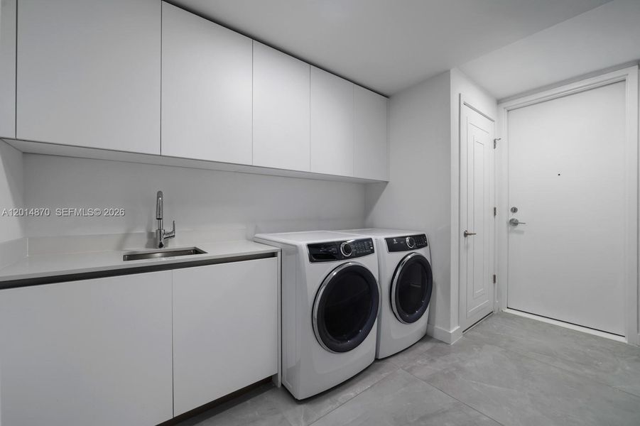 Furnished interior view inside a new home in , Pompano Beach (Image 14).