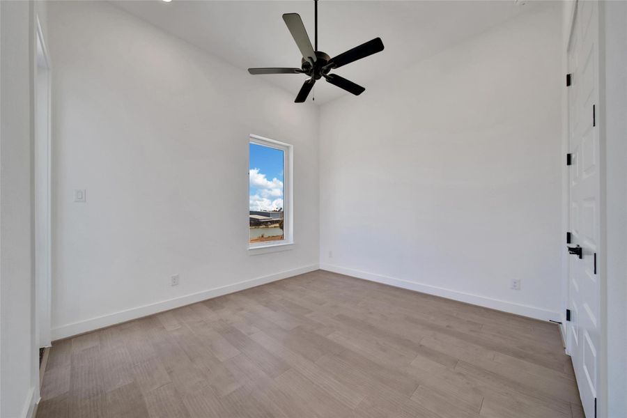 Spacious, unfurnished interior of a new home in Lago Pointe, Seabrook (Image 26). Spacious, unfurnished interior of a new home in Lago Pointe, Seabrook (Image 26).