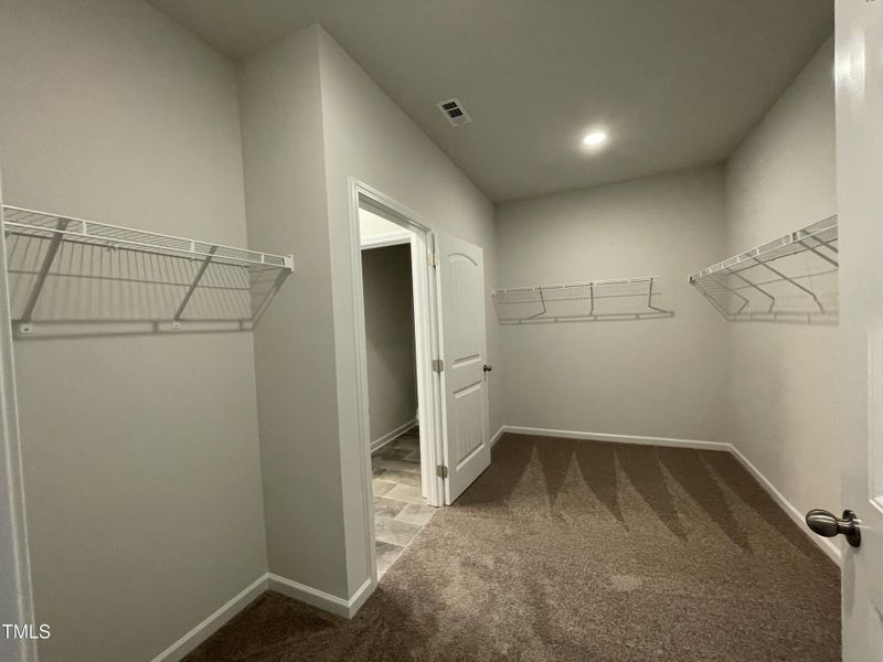 20250809_175100467_iOS