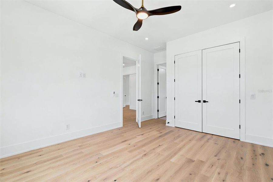 Spacious, unfurnished interior of a new home in , Sarasota (Image 23).
