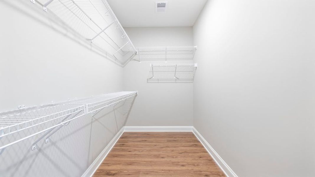 Spacious, unfurnished interior of a new home in Shadowood II, Seneca (Image 31).