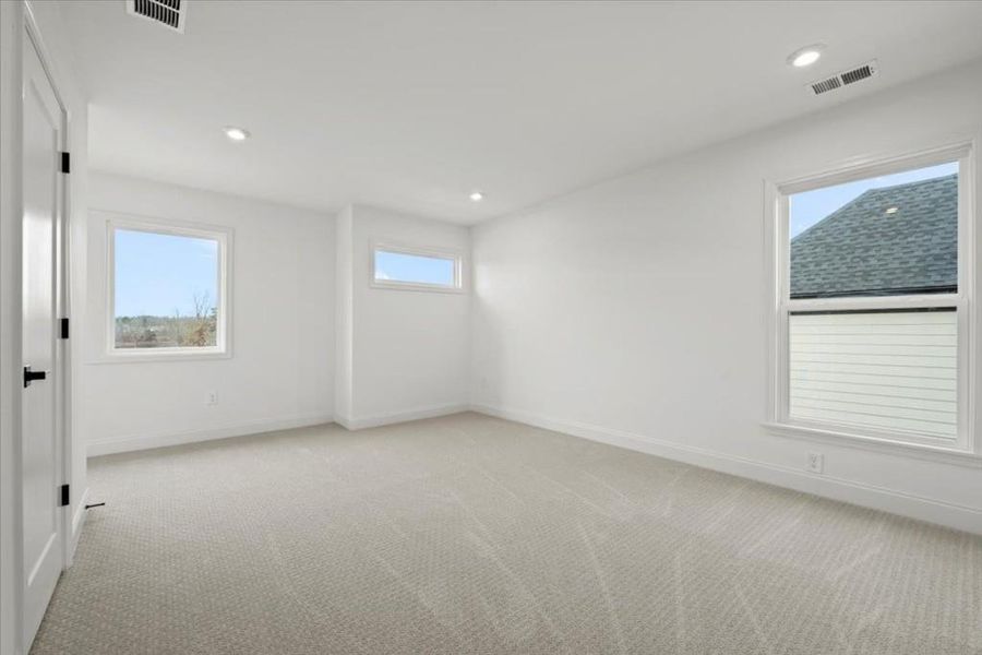 Spacious, unfurnished interior of a new home in Twin Lakes, Hoschton (Image 19).