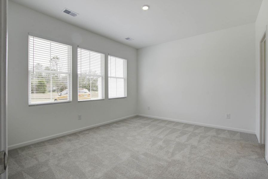 Spacious, unfurnished interior of a new home in , Summerville (Image 20).