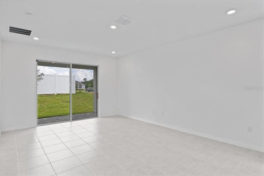 Spacious, unfurnished interior of a new home in Mirror Lake Village, Fruitland Park (Image 11). Spacious, unfurnished interior of a new home in Mirror Lake Village, Fruitland Park (Image 11).