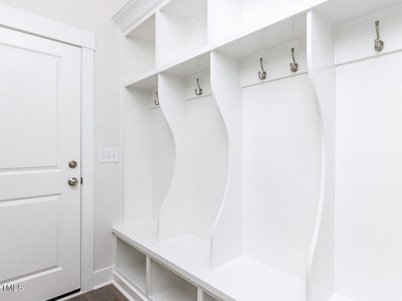 025-1280x960-owners-entrance