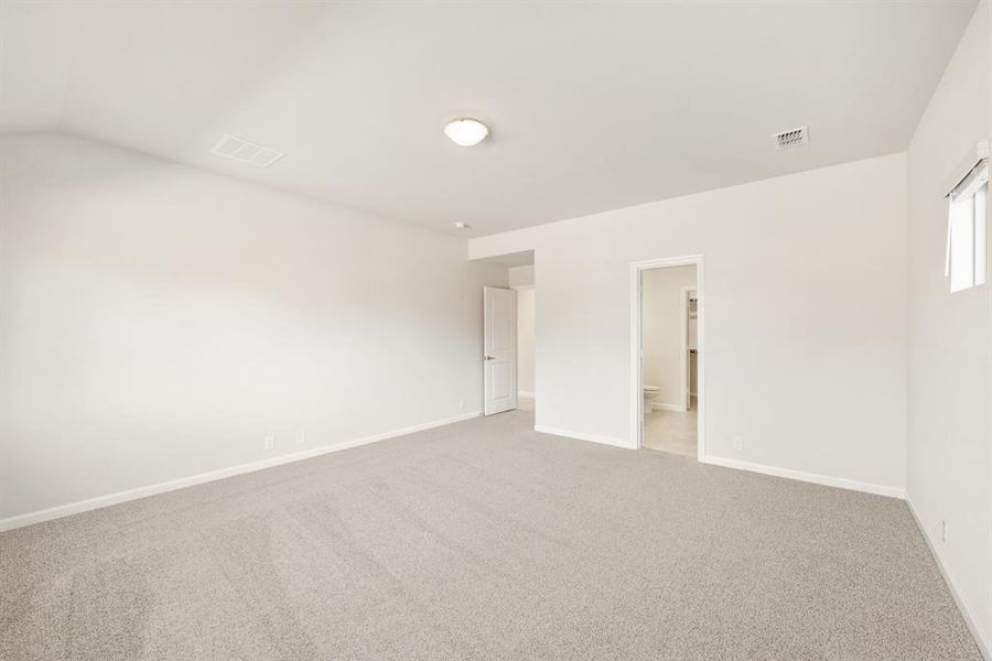 Spacious, unfurnished interior of a new home in Georgetown at Kings Fort, Kaufman (Image 39).