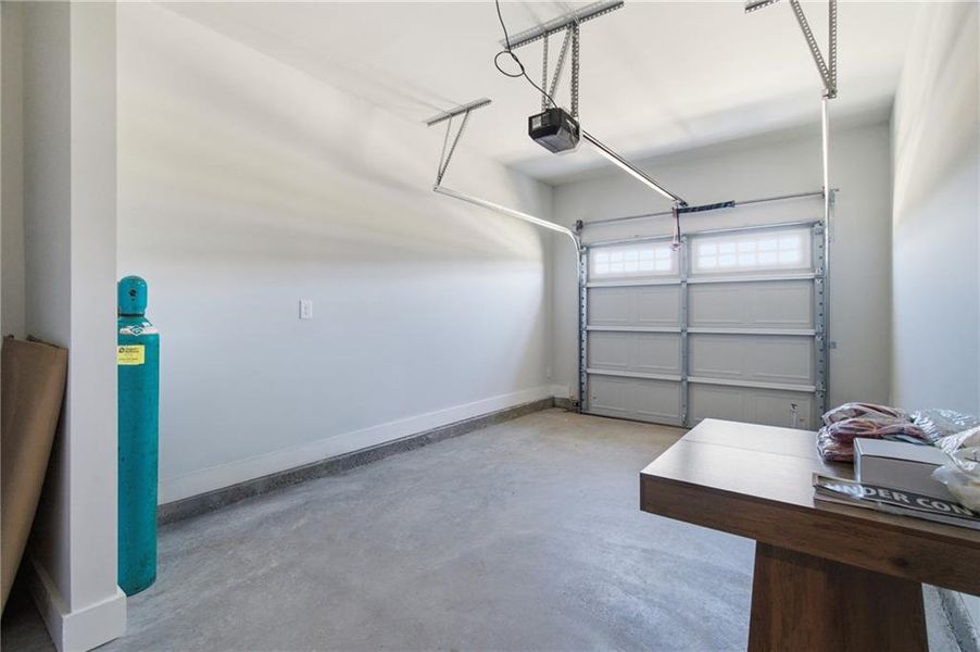 Spacious, unfurnished interior of a new home in , Cartersville (Image 20).