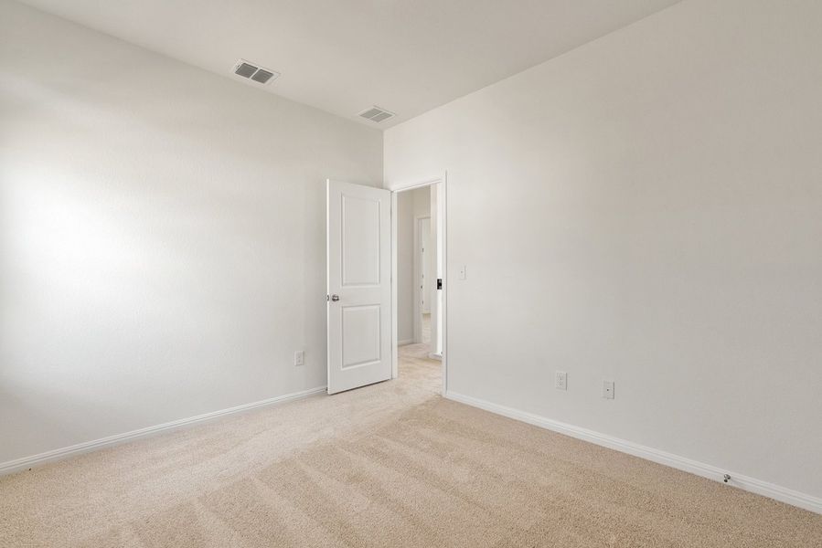 Spacious, unfurnished interior of a new home in Porter Country, Buda (Image 22).