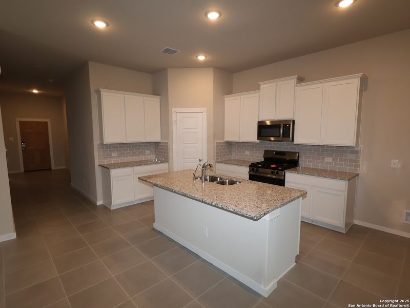 Furnished interior view inside a new home in Winding Brook, San Antonio (Image 8). Furnished interior view inside a new home in Winding Brook, San Antonio (Image 8).