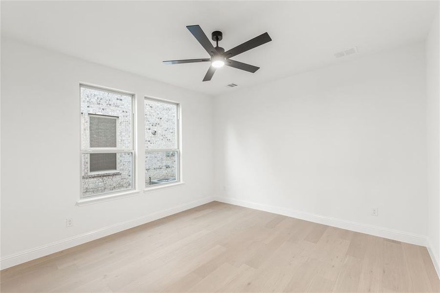 Spacious, unfurnished interior of a new home in Willow Wood, McKinney (Image 26).