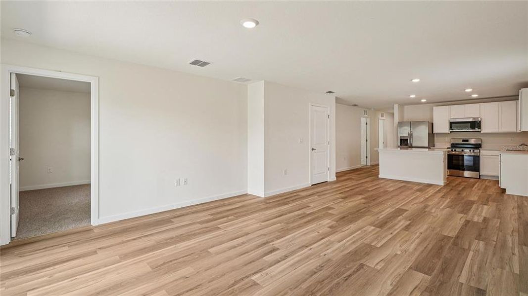 Spacious, unfurnished interior of a new home in Somerset Bay, Spring Hill (Image 17).