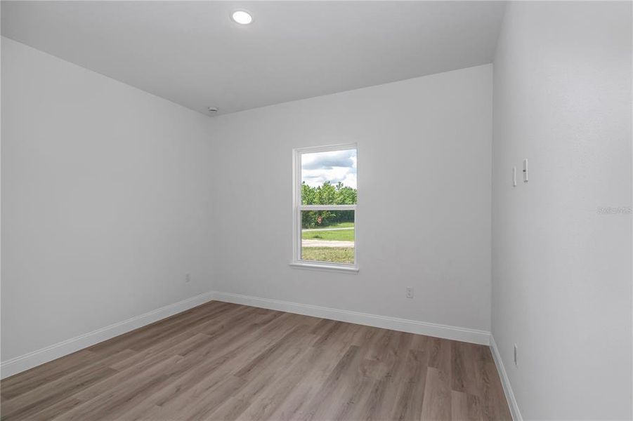 Spacious, unfurnished interior of a new home in , Citrus Springs (Image 33).