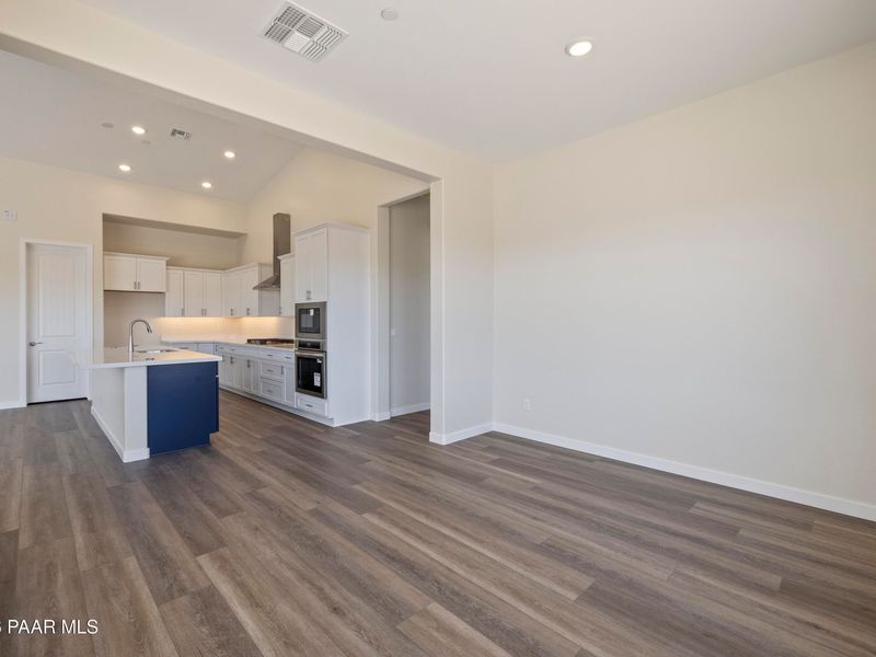 Spacious, unfurnished interior of a new home in Hidden Hills, Prescott (Image 21).