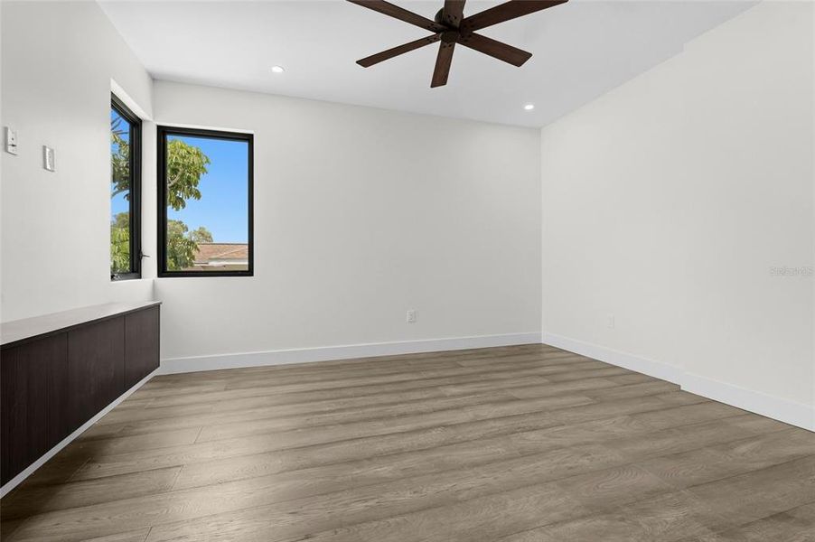 Spacious, unfurnished interior of a new home in , Sarasota (Image 69).