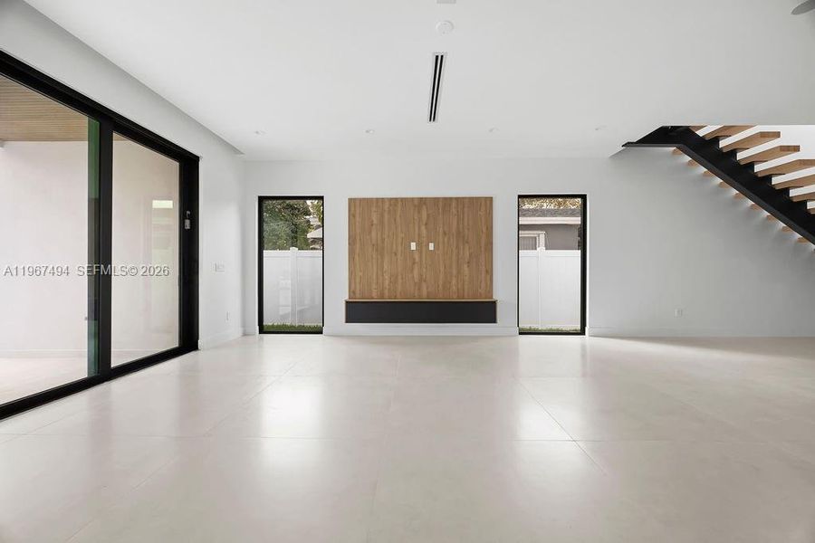 Spacious, unfurnished interior of a new home in , Fort Lauderdale (Image 39).