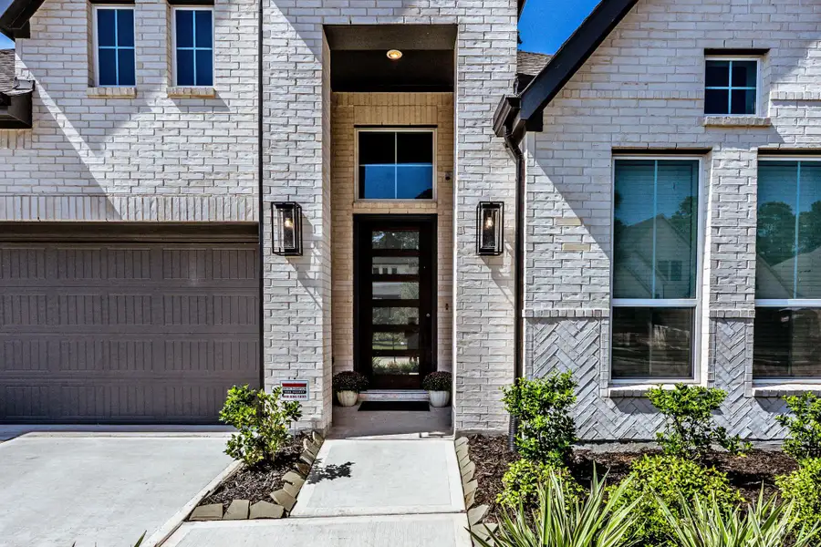 Exterior details and patio area of a home in , Conroe (Image 23).