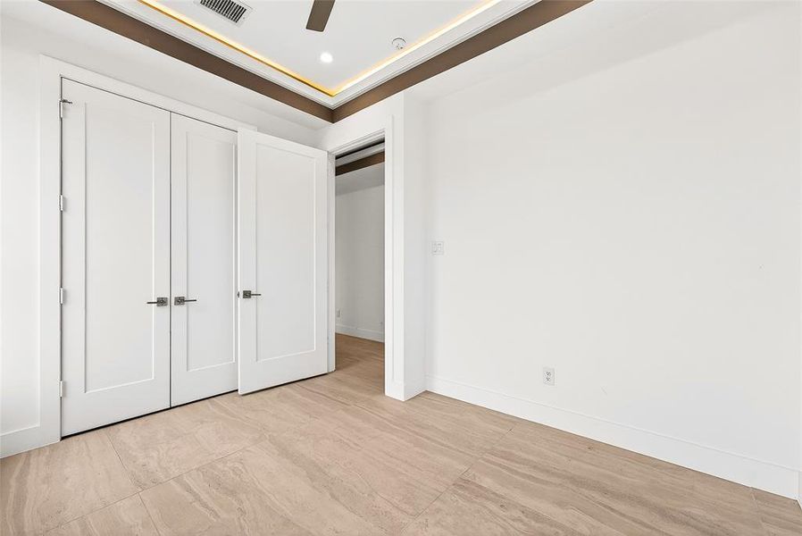 Spacious, unfurnished interior of a new home in , Richardson (Image 16).