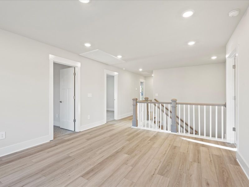 Spacious, unfurnished interior of a new home in Crossing at Abner Creek, Greer (Image 9).