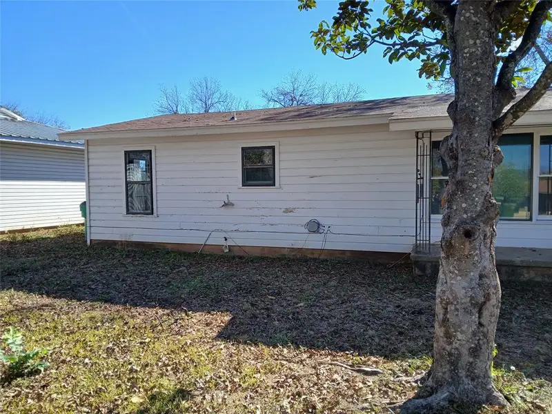 Exterior details and patio area of a home in , Coleman (Image 2).