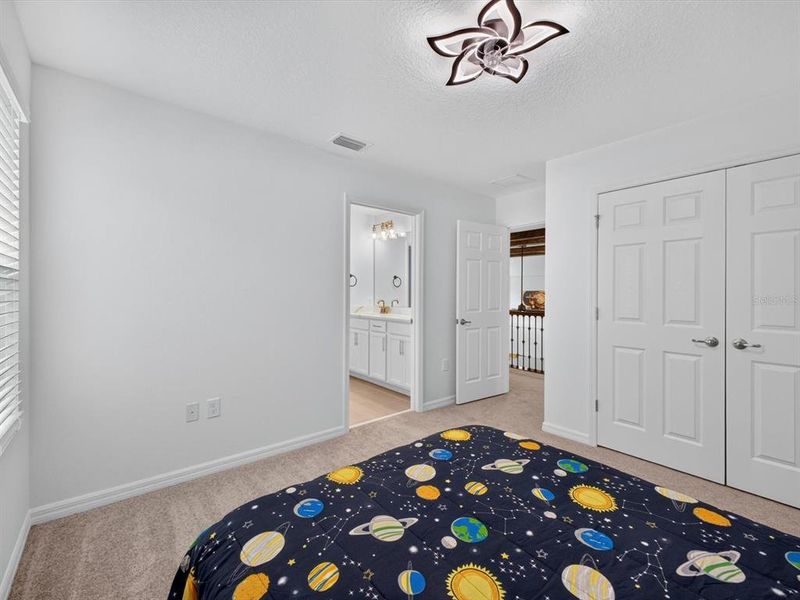 Spacious, unfurnished interior of a new home in Storey Creek, Kissimmee (Image 25).