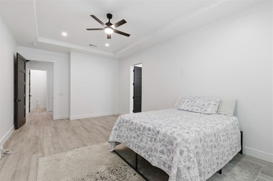 Furnished interior view inside a new home in , Ovilla (Image 13).