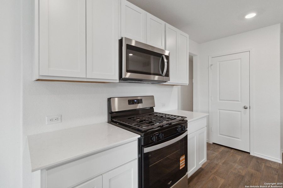 Furnished interior view inside a new home in Avenida, Converse (Image 14).
