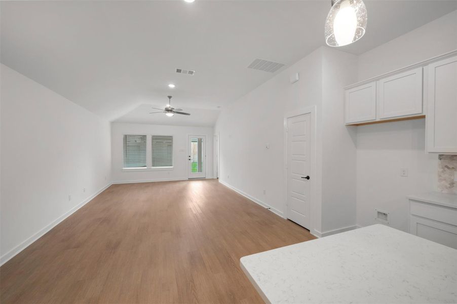 Spacious, unfurnished interior of a new home in Summerview, Fulshear (Image 27).