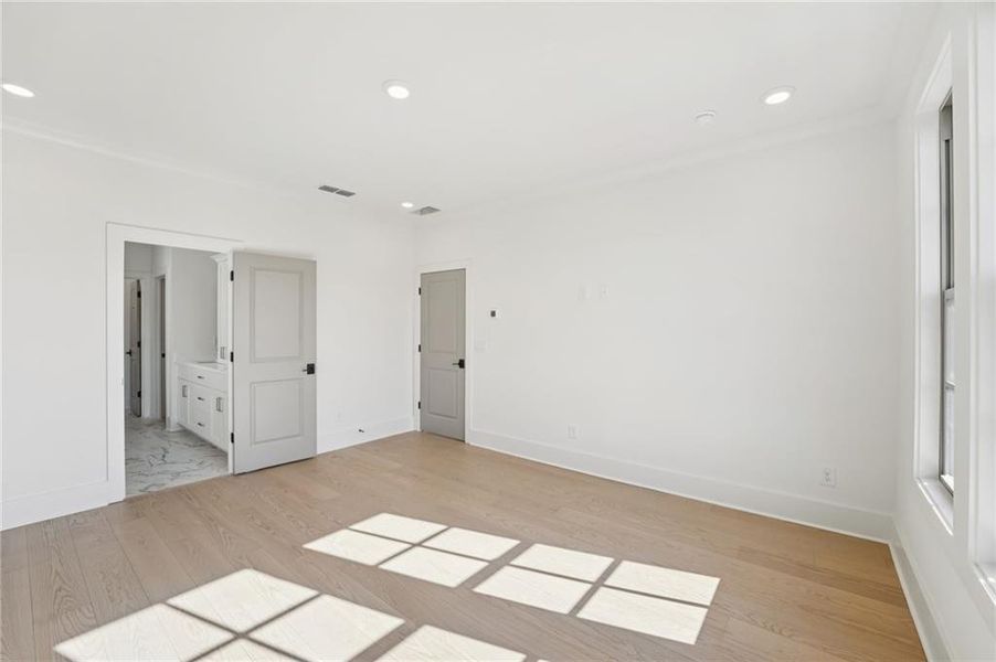 Spacious, unfurnished interior of a new home in Park Walke, Alpharetta (Image 38).