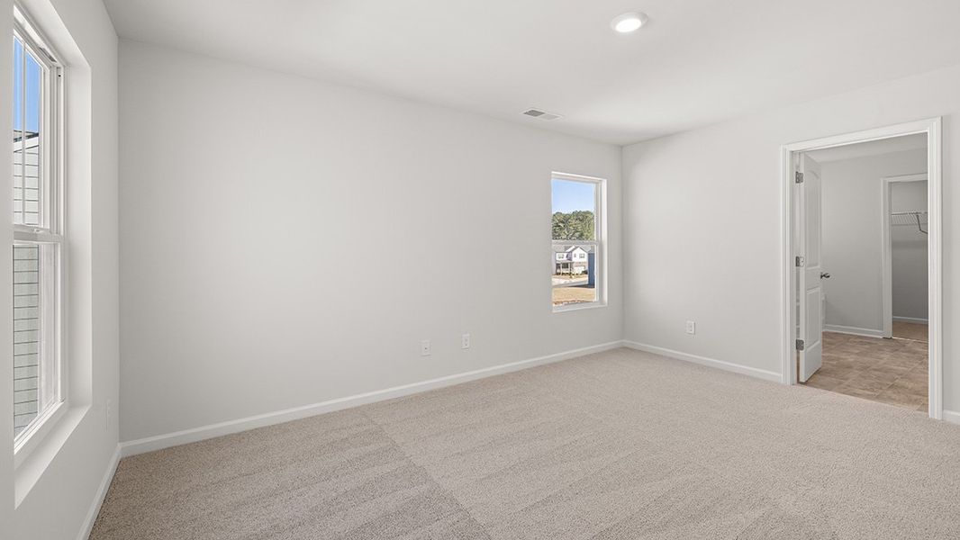 Spacious, unfurnished interior of a new home in Sherwood Manor, South Fulton (Image 11).