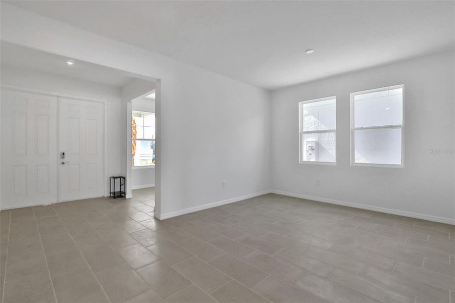 Spacious, unfurnished interior of a new home in Angeline, Land O' Lakes (Image 13).