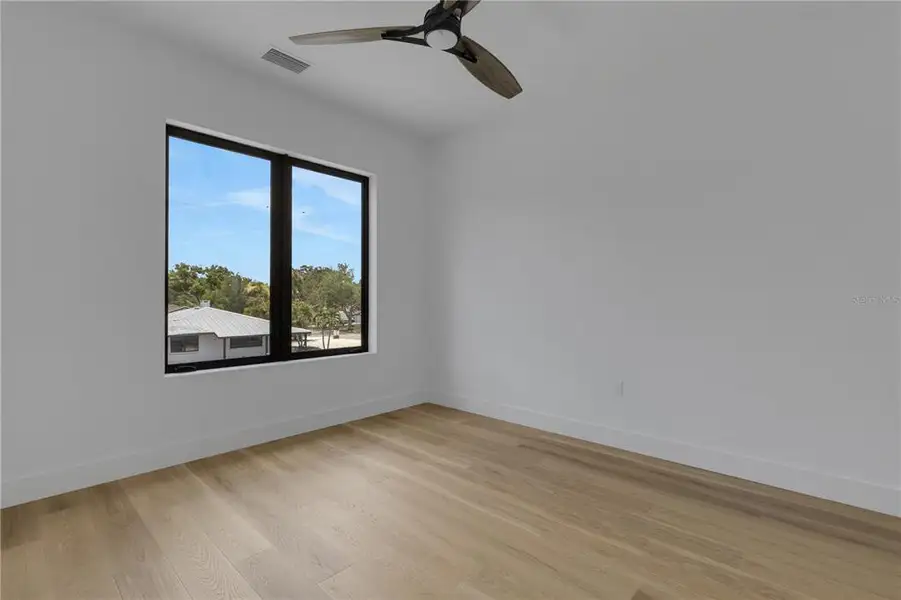 Spacious, unfurnished interior of a new home in , Sarasota (Image 16).