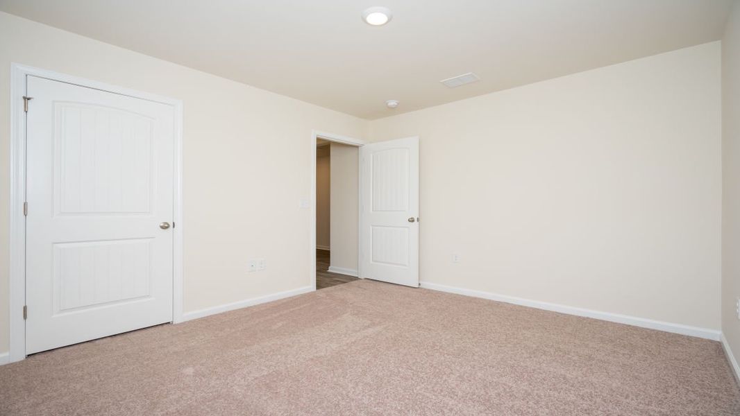 Representative unfurnished interior of a home built from the ARIA by D.R. Horton in Jordanville Farms, Galivants Ferry (Image 20).