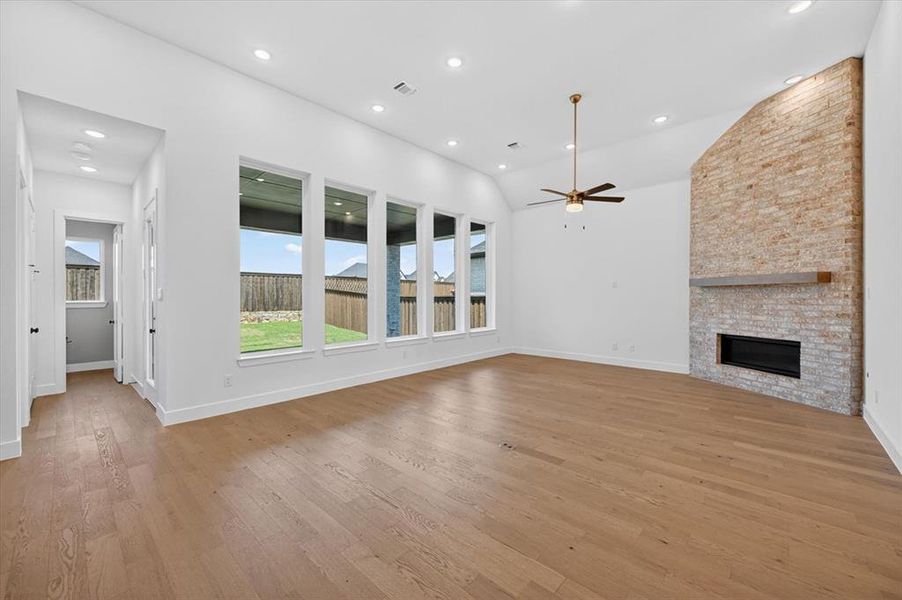 Spacious, unfurnished interior of a new home in Quail Hollow, Rockwall (Image 23).
