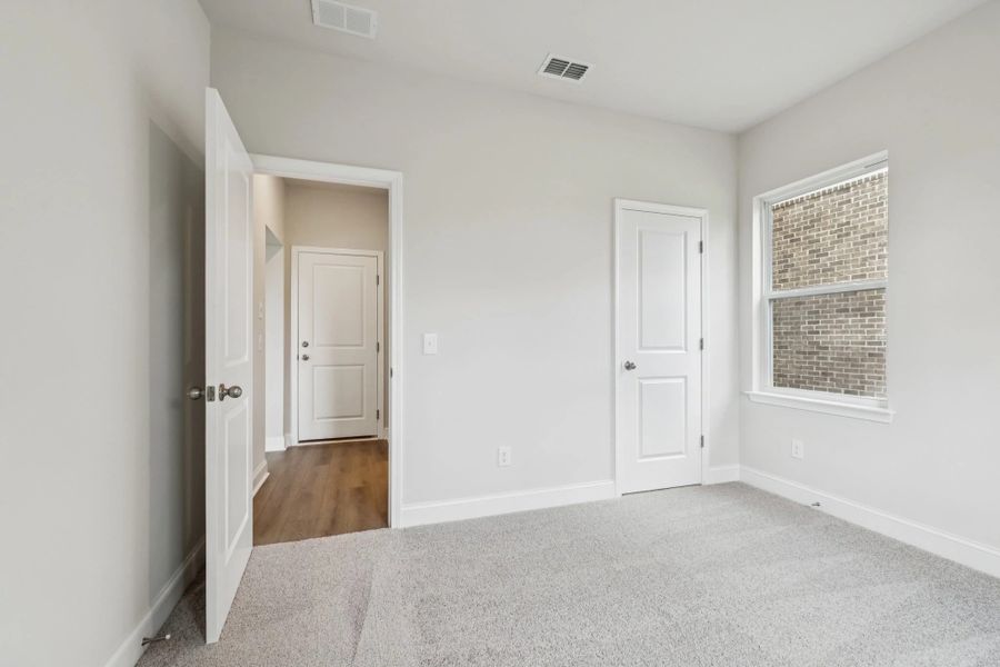 Spacious, unfurnished interior of a new home in Cades Bluff, Lebanon (Image 25).