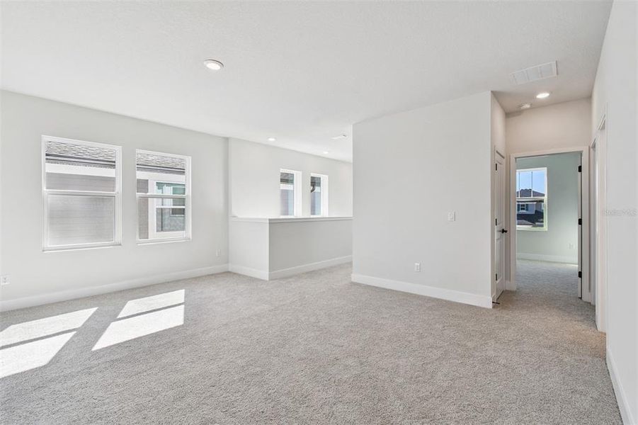 Spacious, unfurnished interior of a new home in Chapel Crossings - Garden Series, Wesley Chapel (Image 36).