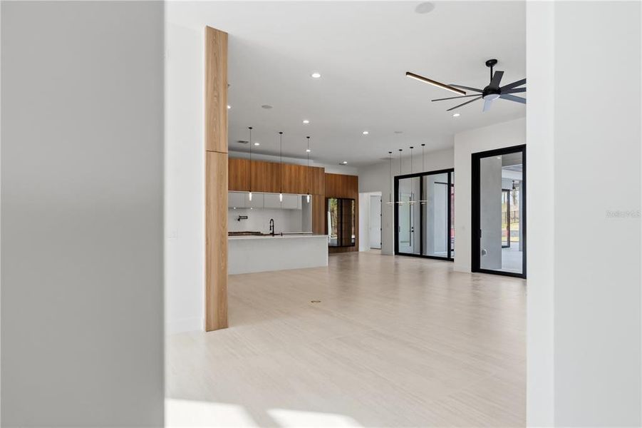 Spacious, unfurnished interior of a new home in , Montverde (Image 20).