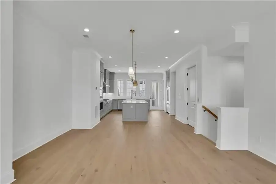Spacious, unfurnished interior of a new home in , Alpharetta (Image 19).