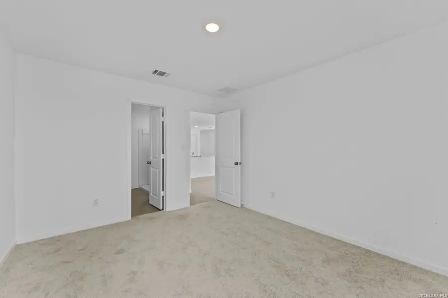 Spacious, unfurnished interior of a new home in Spring Grove, San Antonio (Image 16).