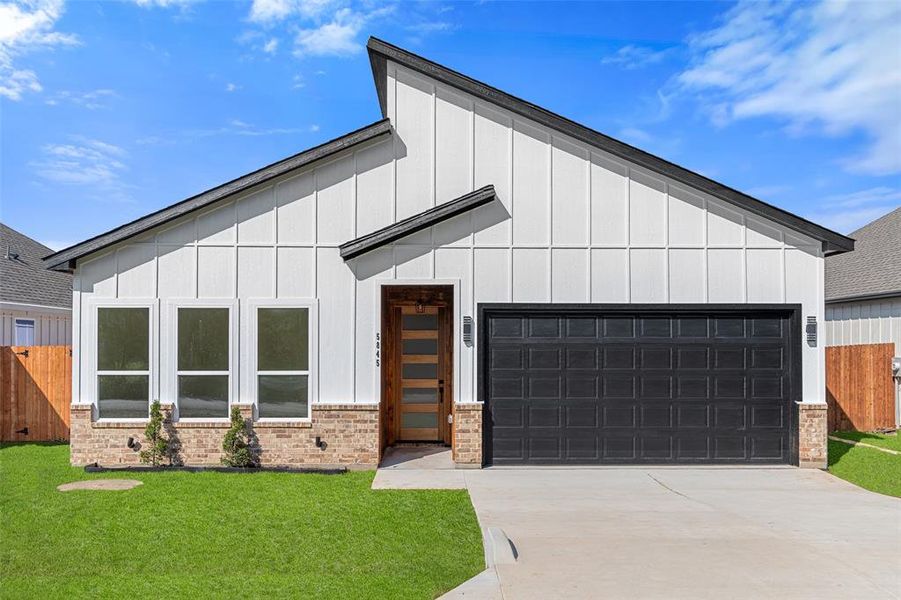 Front exterior of a new home in , Granbury, TX, highlighting curb appeal (Image 10). Front exterior of a new home in , Granbury, TX, highlighting curb appeal (Image 10).