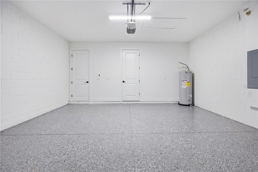 Spacious, unfurnished interior of a new home in , Ocala (Image 22).